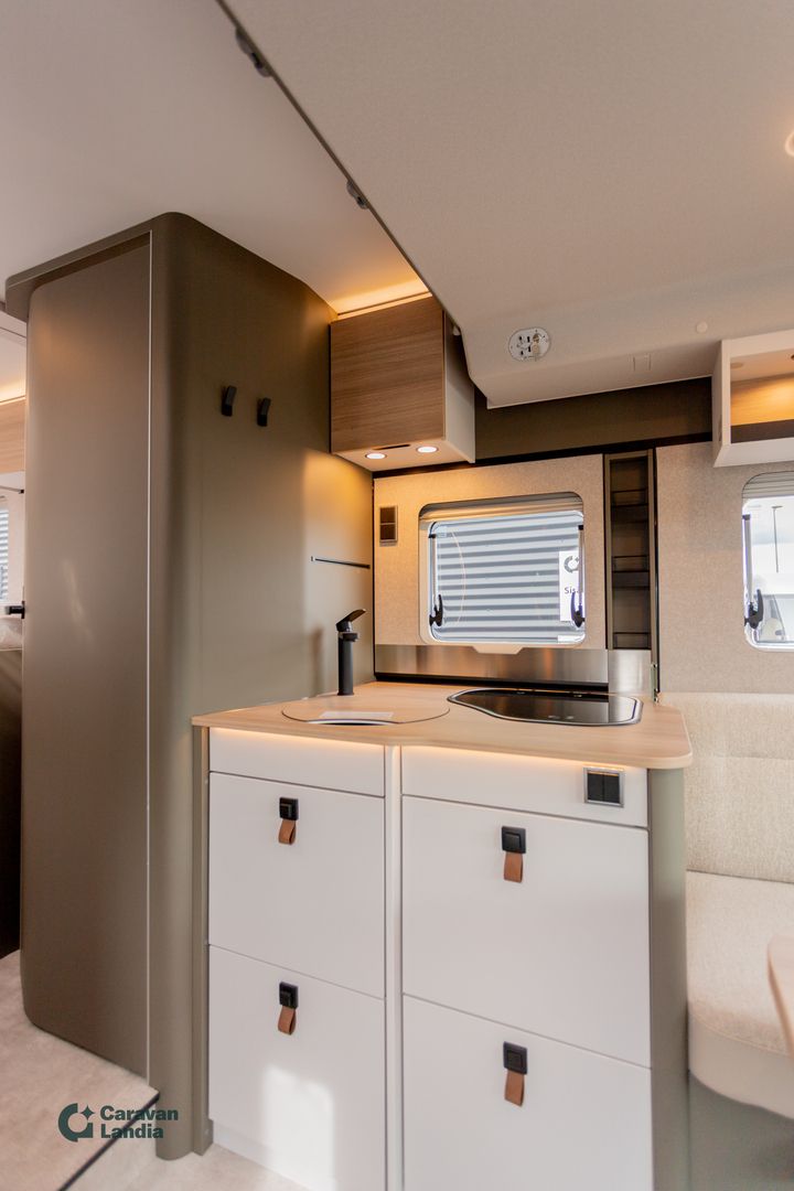 Hymer GT-S 685 417 CDI 170hv ** HETI TOIMITUKSEEN, UUTUUSMALLI, ERILLISVUODE, LASKUVUODE, STONEGREY ULKOVÄRI, TRUMA-DIESEL **, kuva 12