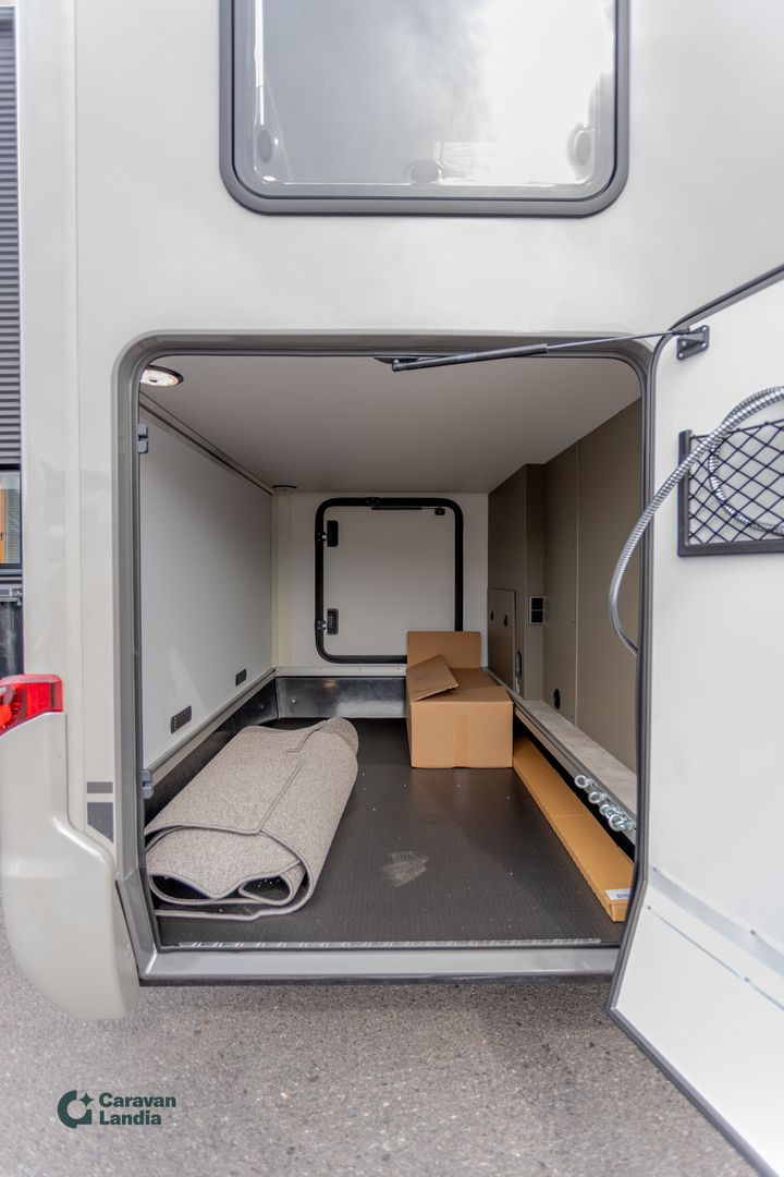Hymer GT-S 685 417 CDI 170hv ** HETI TOIMITUKSEEN, UUTUUSMALLI, ERILLISVUODE, LASKUVUODE, STONEGREY ULKOVÄRI, TRUMA-DIESEL **, kuva 23