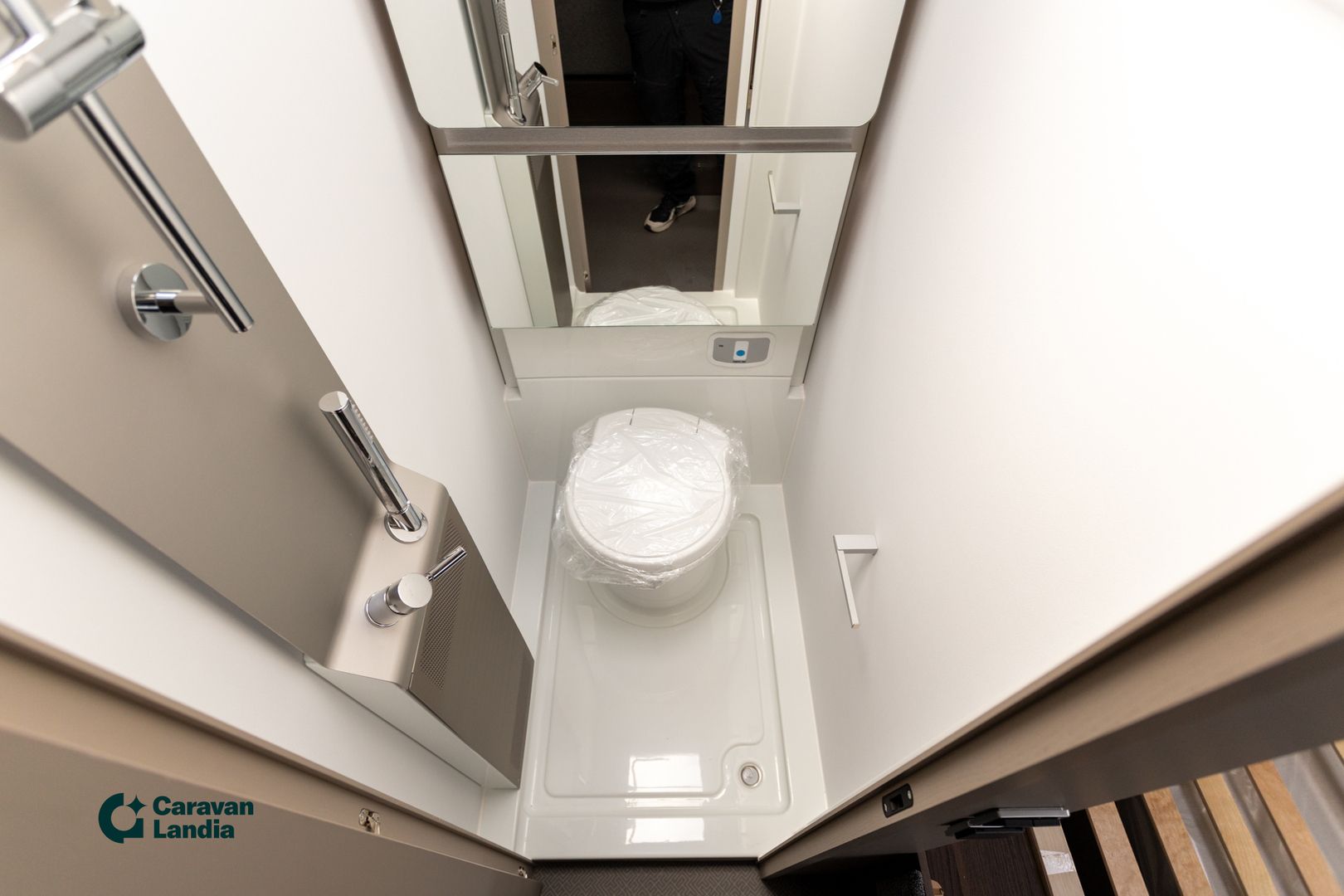 Adria Alpina 663 UK ** LASKIMME HINTAA 4000€, HETI TOIMITUKSEEN, PLUSPAKETTI, ALDE, KERROSVUOTEET **, kuva 15