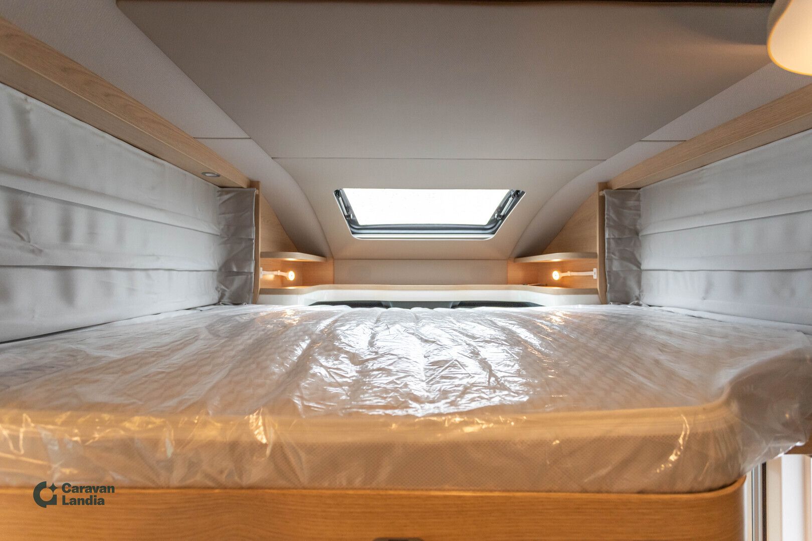 Hymer B-ModernComfort T 690 417 CDI 170hv **ALENSIMME HINTAA 10.000, HETI TOIMITUKSEEN, SAAREKEVUODE, LASKUVUODE, HUIPPUVARUSTEET**, kuva 14