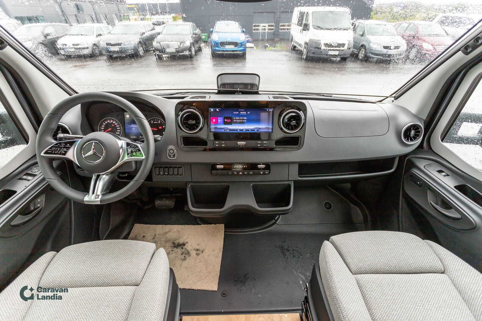 Hymer B-ModernComfort T 690 417 CDI 170hv **ALENSIMME HINTAA 10.000, HETI TOIMITUKSEEN, SAAREKEVUODE, LASKUVUODE, HUIPPUVARUSTEET**, kuva 5