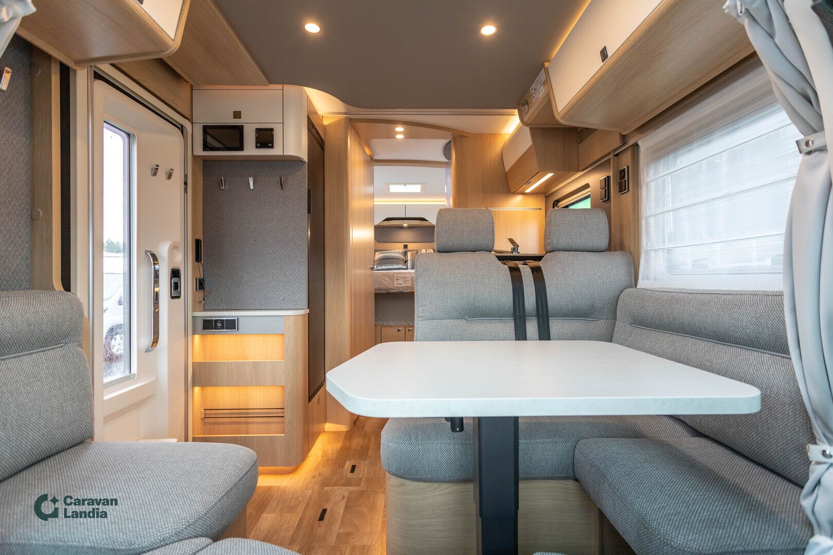 Hymer B-ModernComfort T 690 417 CDI 170hv **ALENSIMME HINTAA 10.000, HETI TOIMITUKSEEN, SAAREKEVUODE, LASKUVUODE, HUIPPUVARUSTEET**, kuva 6