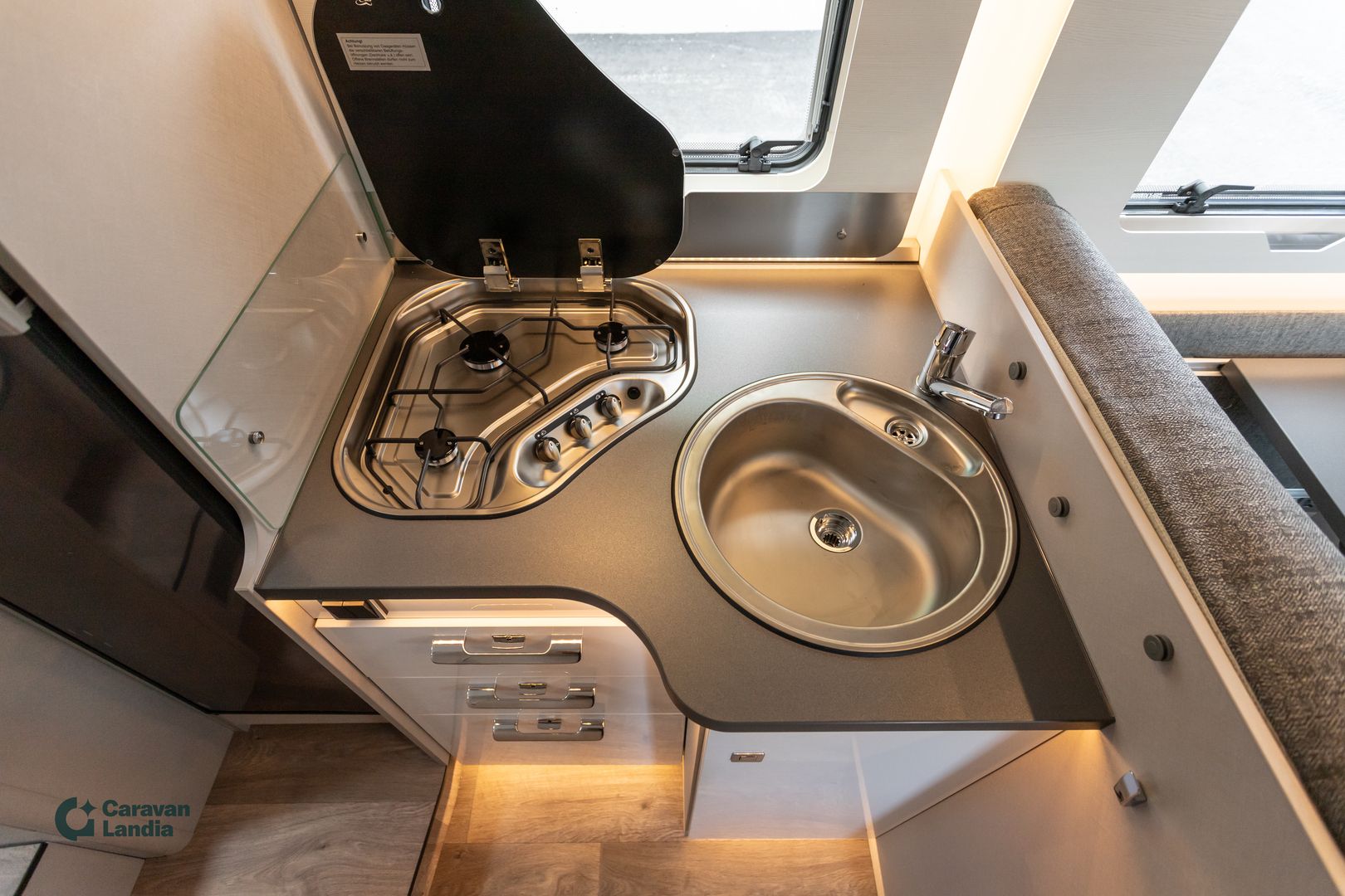Hymer Tramp S 585 417 CDI 170hv ** ALENSIMME HINTAA 10.000€, HETI TOIMITUKSEEN,TRUMA-DIESEL, HUBBET, ERILLISVUOTEET **, kuva 10