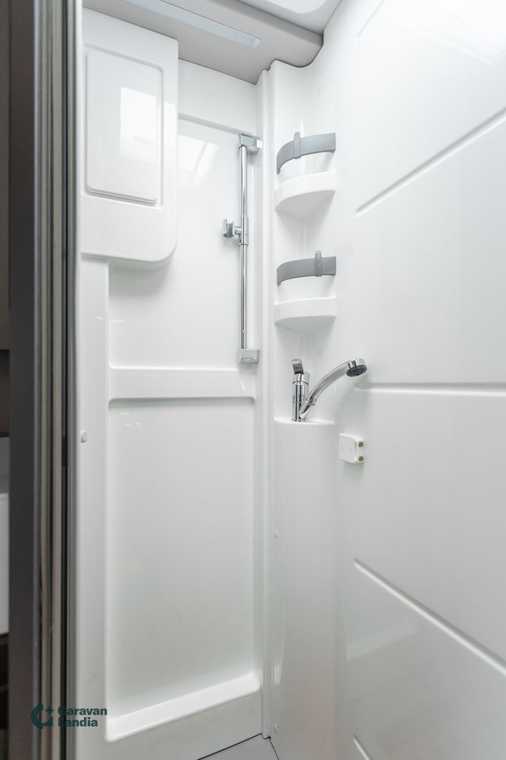 Hymer Tramp S 585 417 CDI 170hv ** ALENSIMME HINTAA 10.000€, HETI TOIMITUKSEEN,TRUMA-DIESEL, HUBBET, ERILLISVUOTEET **, kuva 13