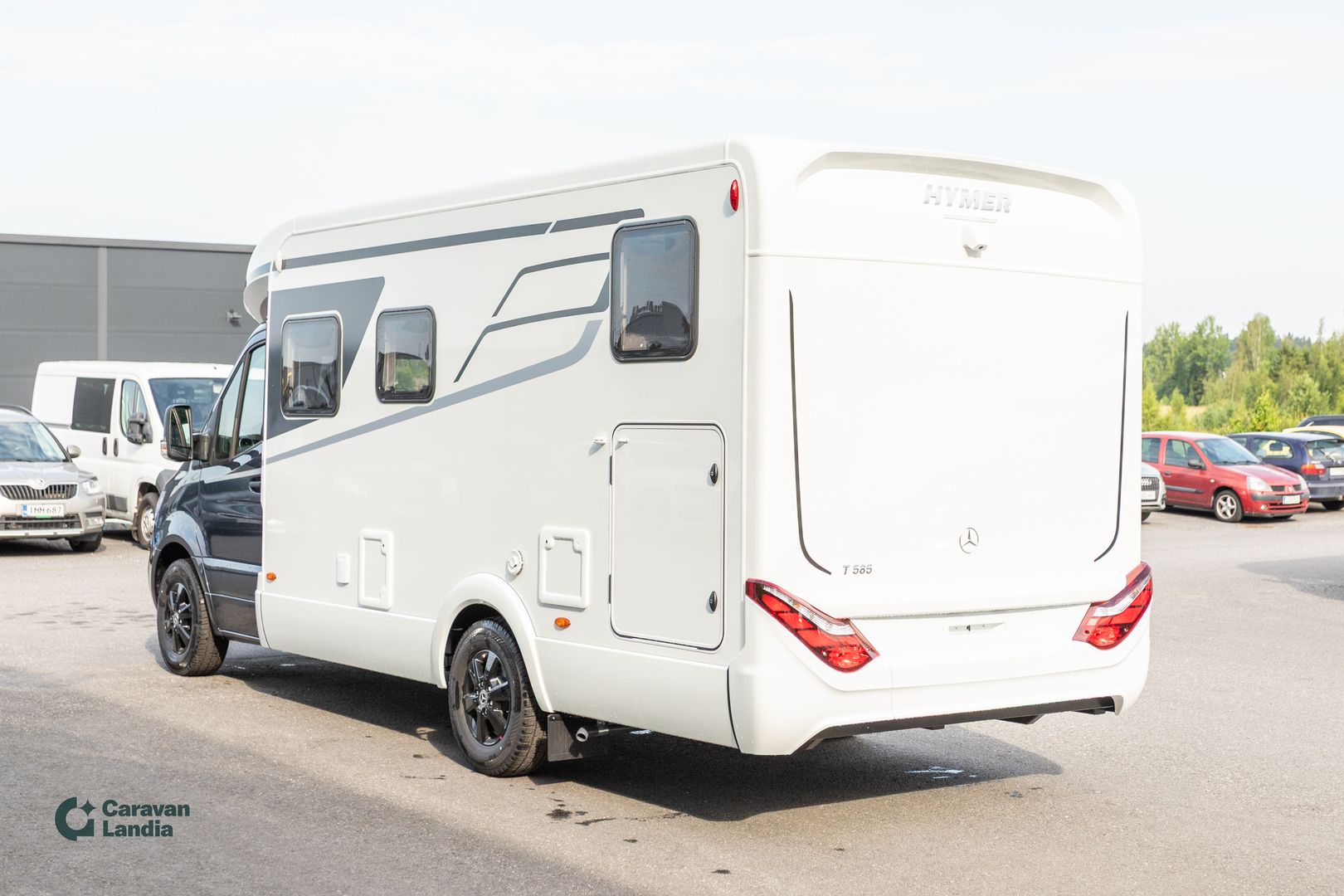 Hymer Tramp S 585 417 CDI 170hv ** ALENSIMME HINTAA 10.000€, HETI TOIMITUKSEEN,TRUMA-DIESEL, HUBBET, ERILLISVUOTEET **, kuva 4