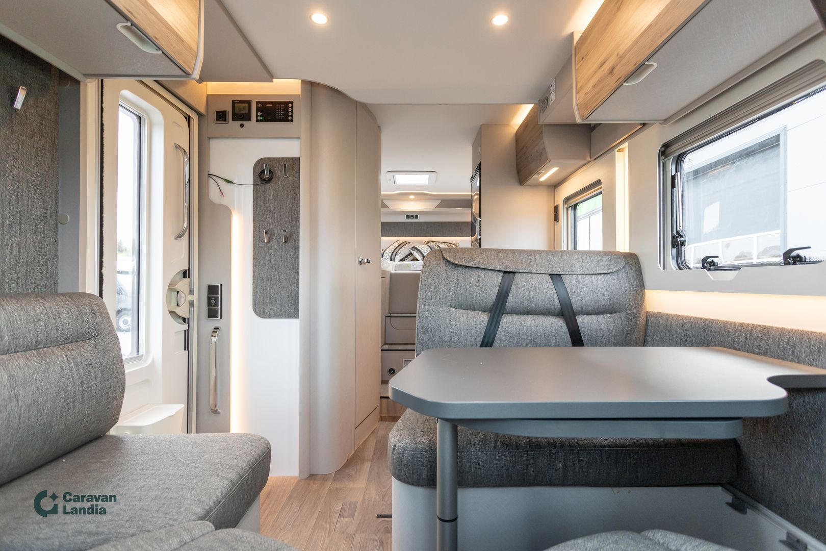 Hymer Tramp S 585 417 CDI 170hv ** ALENSIMME HINTAA 10.000€, HETI TOIMITUKSEEN,TRUMA-DIESEL, HUBBET, ERILLISVUOTEET **, kuva 7