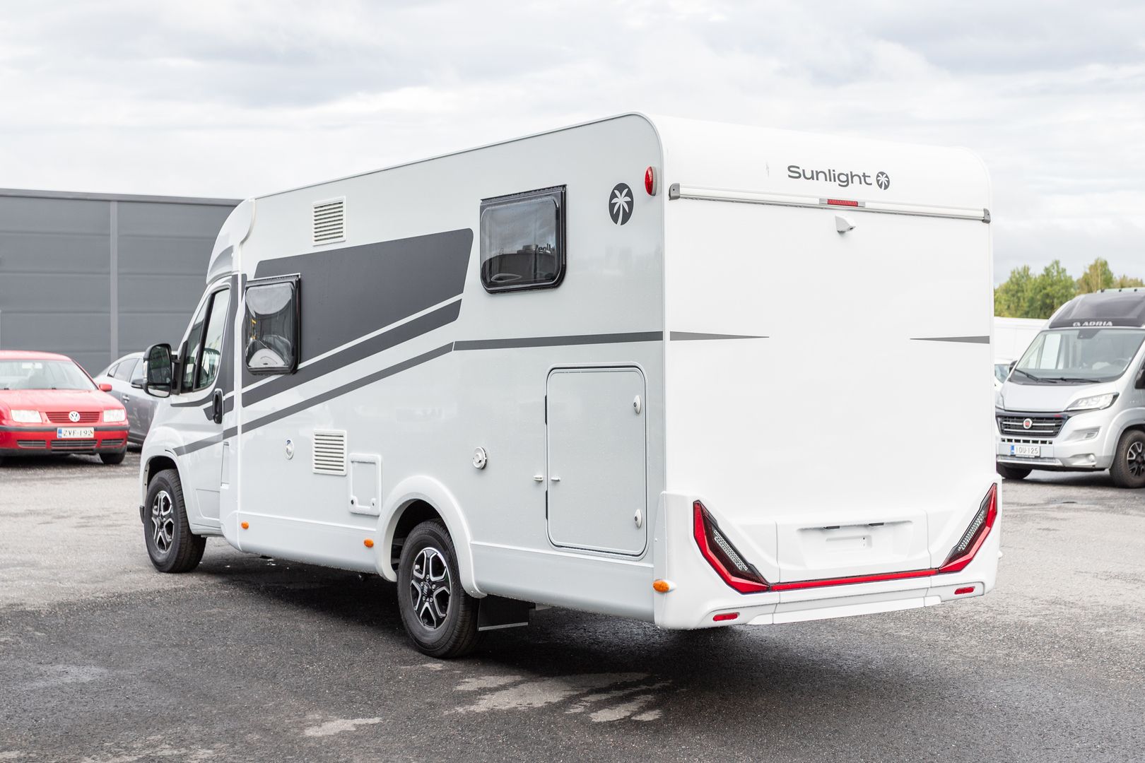 Sunlight V 67 S Adventure Edition 2.2 Mjet 140hv ** HETI TOIMITUKSEEN, ERILLISVUOTEET, TRUMA-SÄHKÖPATRUUNA, HUBBET-YLÄVUODE, AUTOMAATTI **, kuva 4