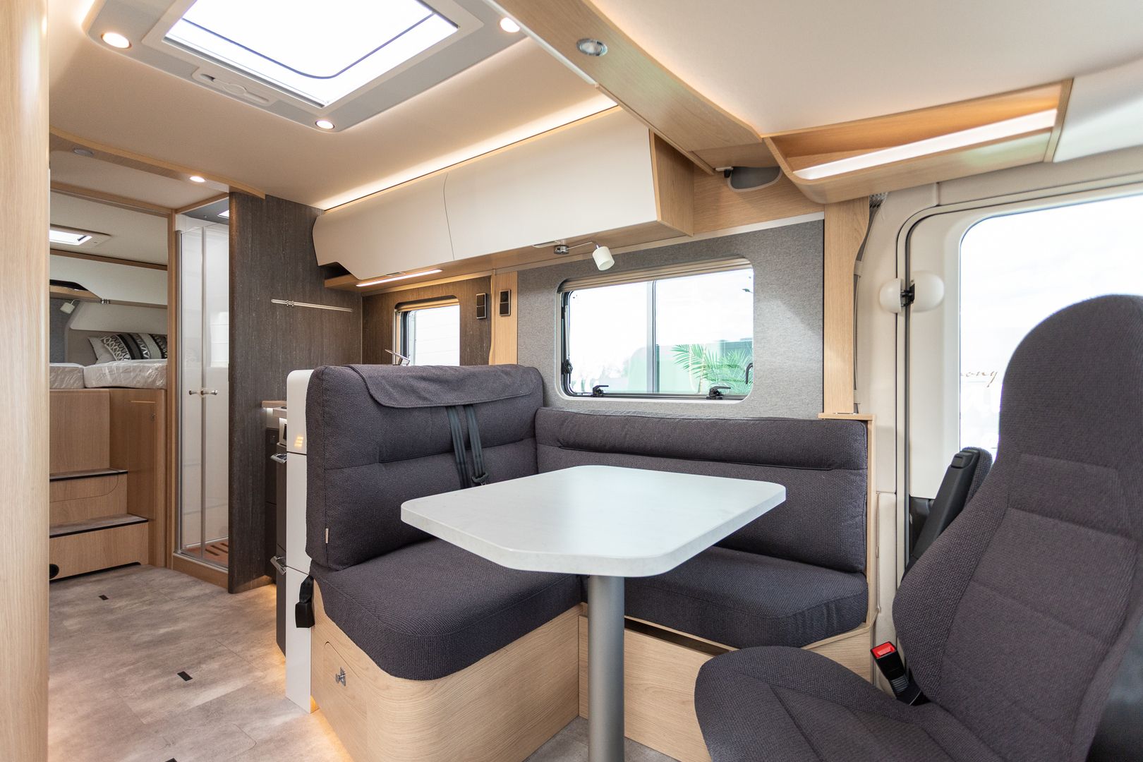 Hymer B-Masterline I 780 Blackline 417 CDI 170hv ** HETI TOIMITUKSEEN, ERILLISVUOTEET, BLACKLINE VARUSTUS, ALDE VARUSTUS **, kuva 15