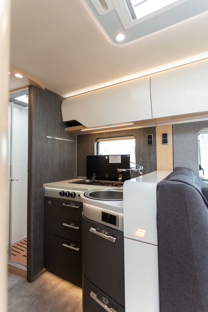 Hymer B-Masterline I 780 Blackline 417 CDI 170hv ** HETI TOIMITUKSEEN, ERILLISVUOTEET, BLACKLINE VARUSTUS, ALDE VARUSTUS **, kuva 17