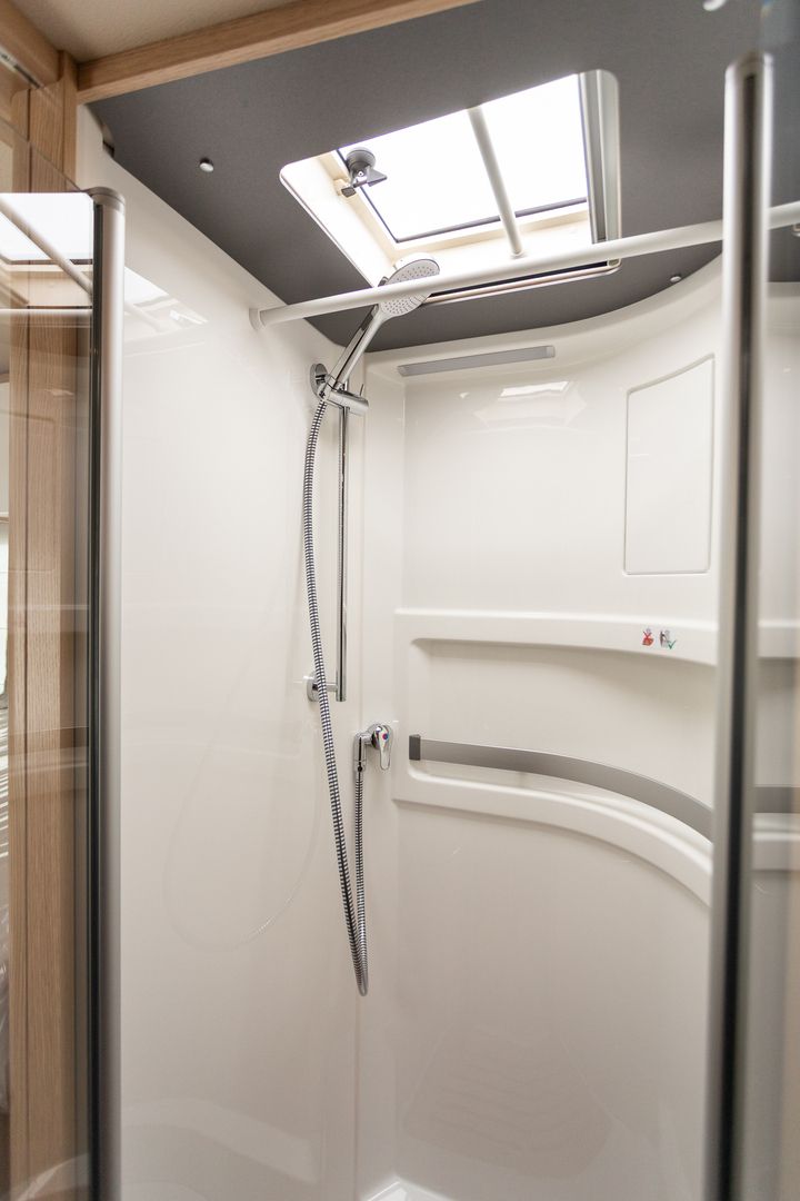Hymer B-Masterline I 780 Blackline 417 CDI 170hv ** HETI TOIMITUKSEEN, ERILLISVUOTEET, BLACKLINE VARUSTUS, ALDE VARUSTUS **, kuva 23