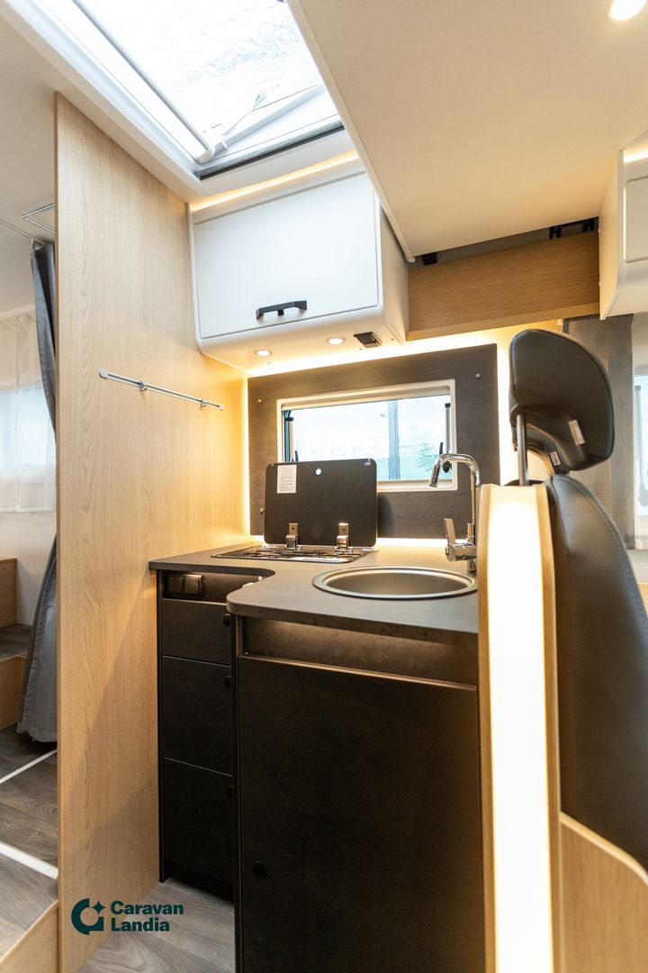 Sunlight T 690 L ADVENTURE EDITION 2.0 TDCi 165hv ** HETI TOIMITUKSEEN, SAAREKEVUODE, AUTOMAATTI, NORDIC-PAKETTI **, kuva 13