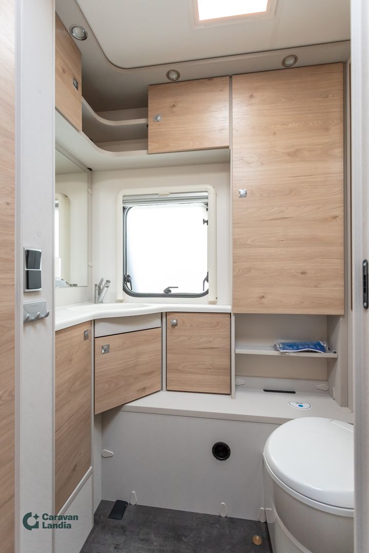 Dethleffs Nomad 760 DR ** HINTAA LASKETTU 5000€, TRUMA-SÄHKÖPATRUUNA, SAAREKEVUODE, ISO-PÖYTÄRYHMÄ **, kuva 11