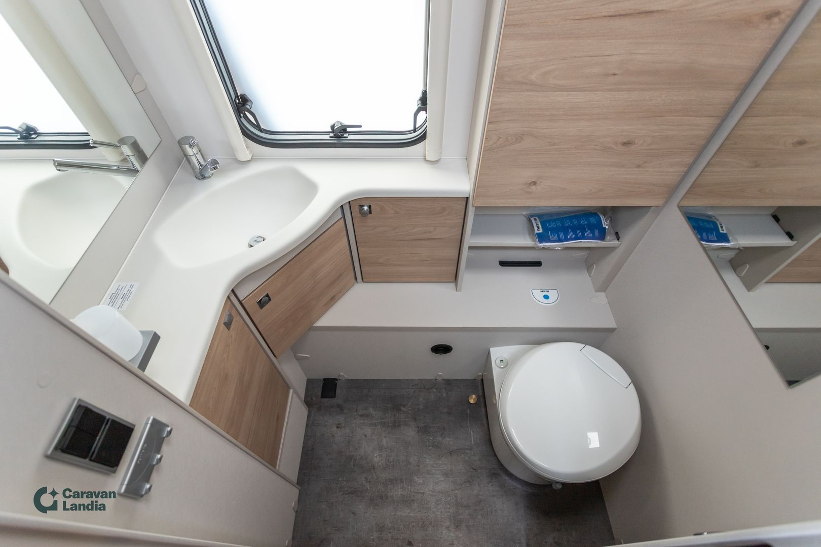 Dethleffs Nomad 760 DR ** HINTAA LASKETTU 5000€, TRUMA-SÄHKÖPATRUUNA, SAAREKEVUODE, ISO-PÖYTÄRYHMÄ **, kuva 12