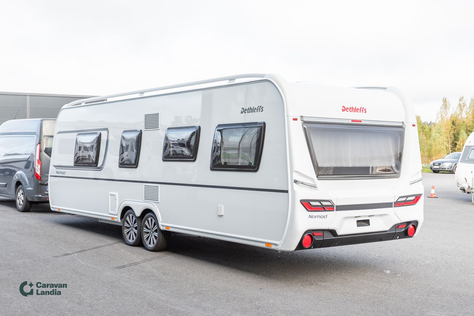 Dethleffs Nomad 760 DR ** HINTAA LASKETTU 5000€, TRUMA-SÄHKÖPATRUUNA, SAAREKEVUODE, ISO-PÖYTÄRYHMÄ **, kuva 3