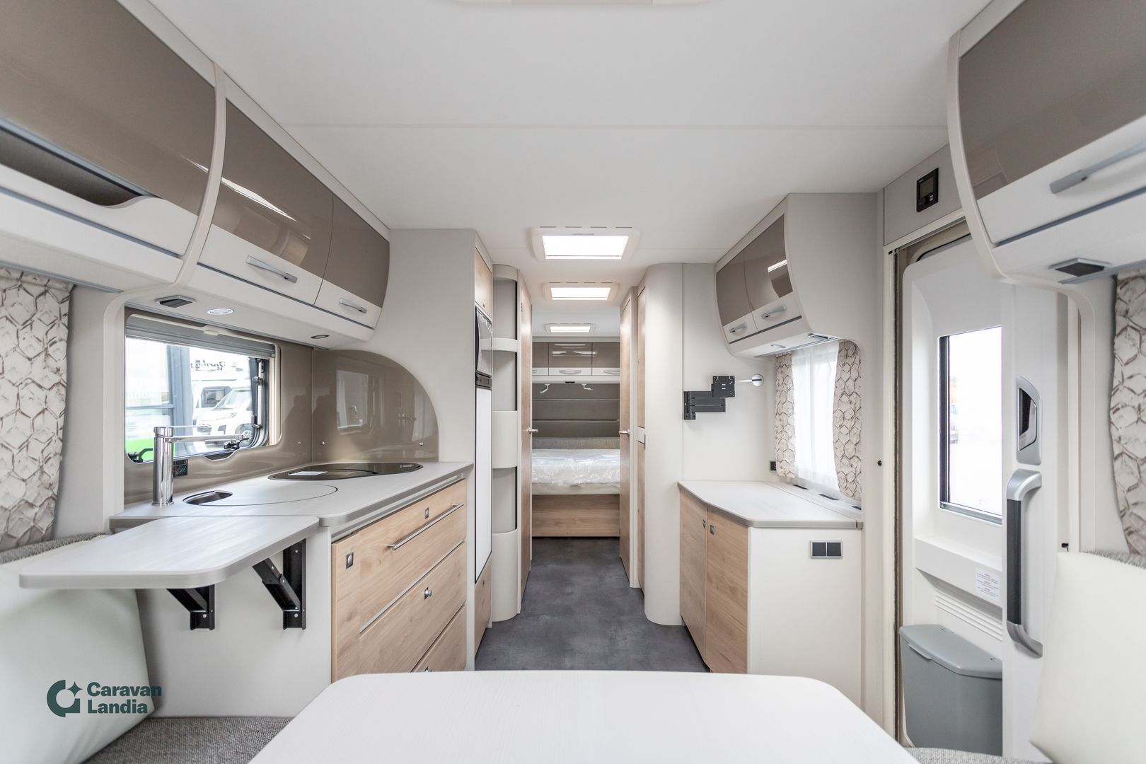 Dethleffs Nomad 760 DR ** HINTAA LASKETTU 5000€, TRUMA-SÄHKÖPATRUUNA, SAAREKEVUODE, ISO-PÖYTÄRYHMÄ **, kuva 5