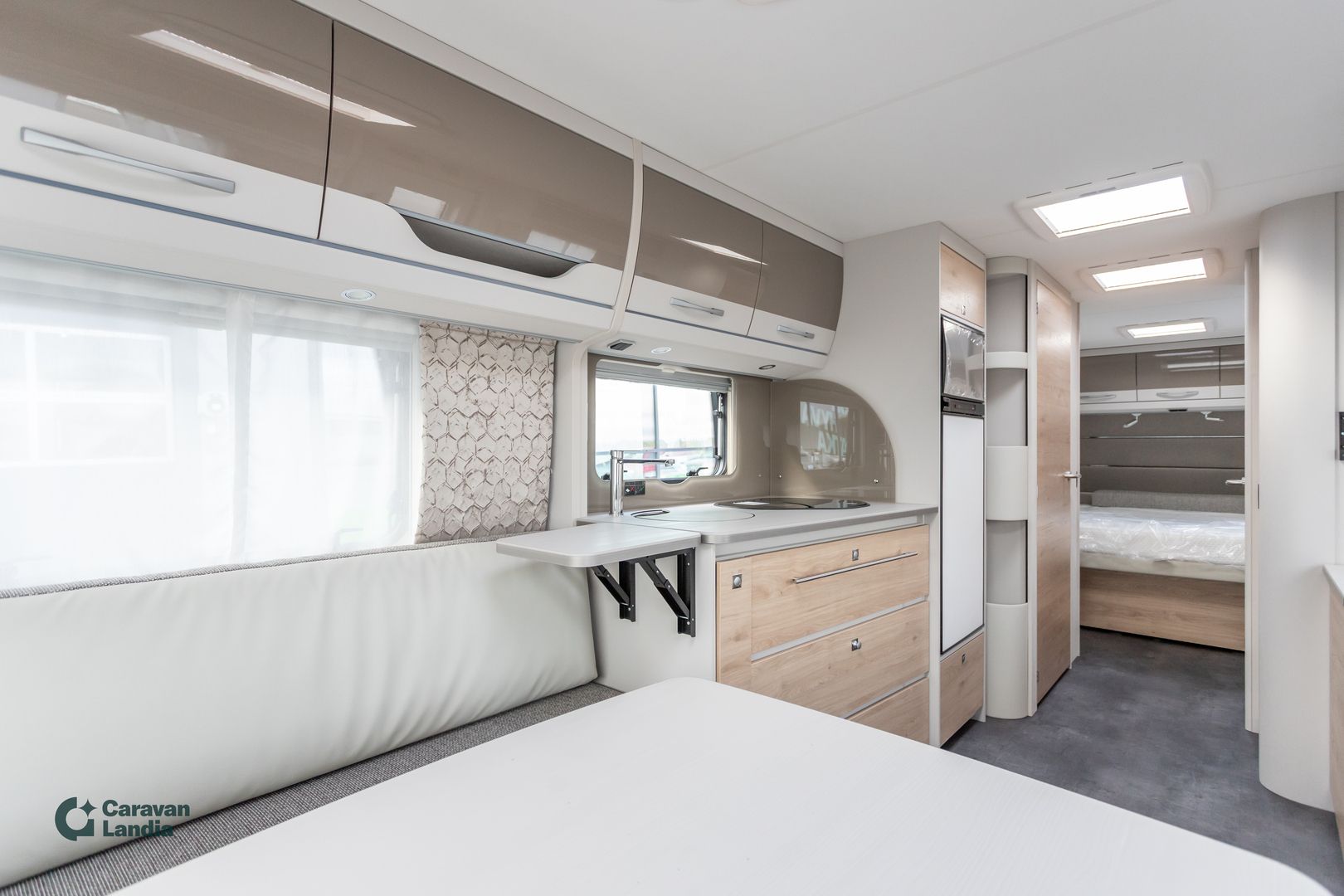 Dethleffs Nomad 760 DR ** HINTAA LASKETTU 5000€, TRUMA-SÄHKÖPATRUUNA, SAAREKEVUODE, ISO-PÖYTÄRYHMÄ **, kuva 6