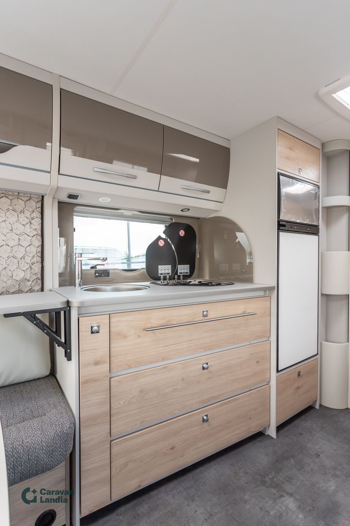 Dethleffs Nomad 760 DR ** HINTAA LASKETTU 5000€, TRUMA-SÄHKÖPATRUUNA, SAAREKEVUODE, ISO-PÖYTÄRYHMÄ **, kuva 9