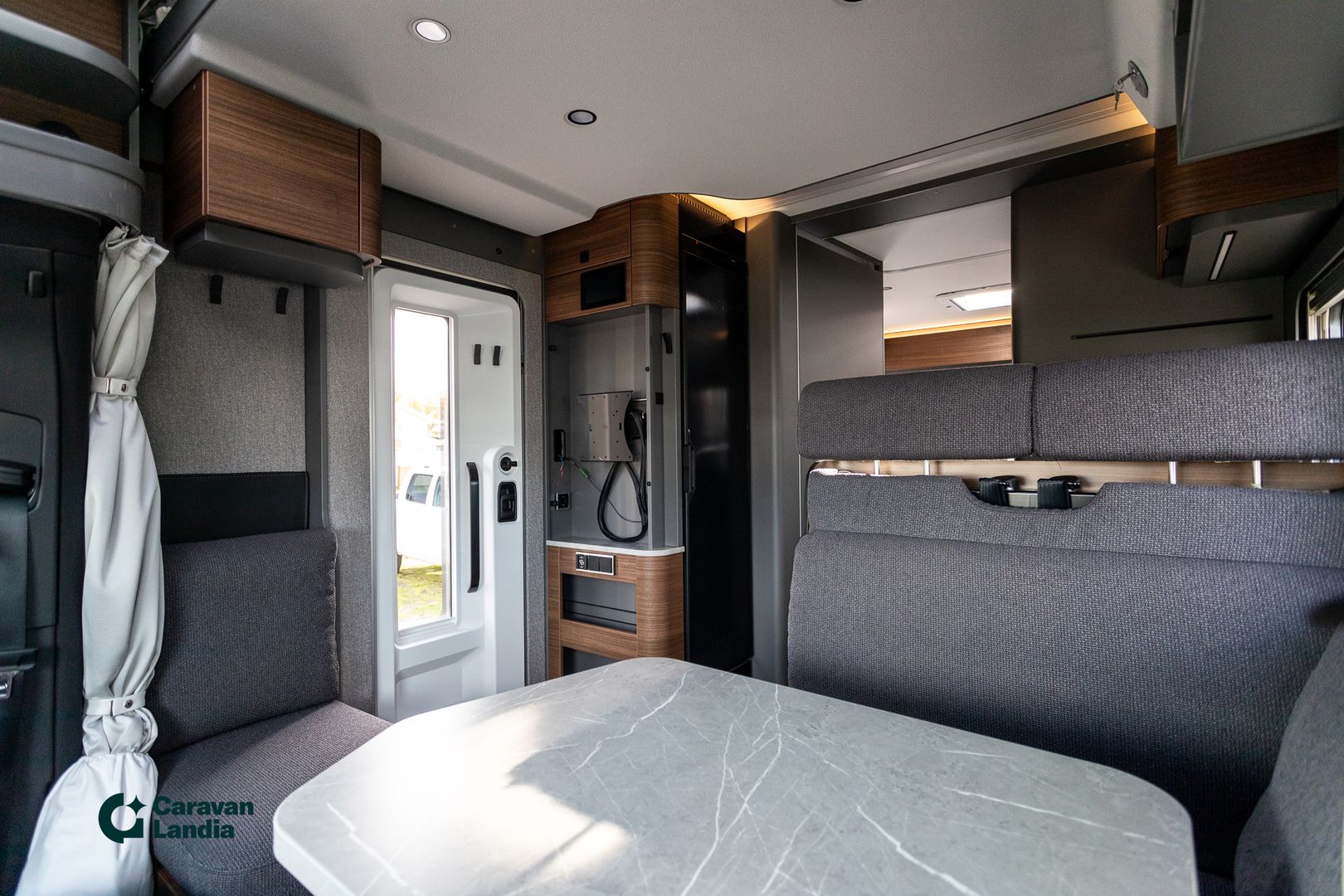 Hymer B-ModernComfort T 680 417 CDI 170 hv ** HETI TOIMITUKSEEN, ALDE-TALVIPAKETTI, ERILLISVUODE, HUBBET-VUODE **, kuva 10