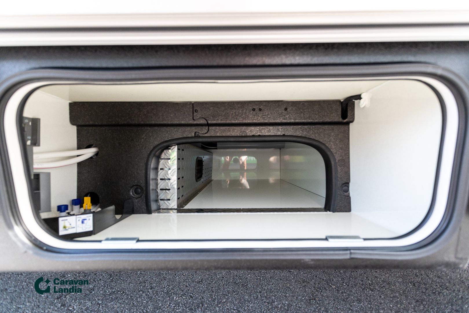 Hymer B-ModernComfort T 680 417 CDI 170 hv ** HETI TOIMITUKSEEN, ALDE-TALVIPAKETTI, ERILLISVUODE, HUBBET-VUODE **, kuva 40