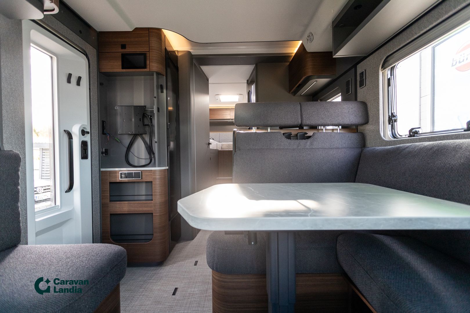 Hymer B-ModernComfort T 680 417 CDI 170 hv ** HETI TOIMITUKSEEN, ALDE-TALVIPAKETTI, ERILLISVUODE, HUBBET-VUODE **, kuva 8