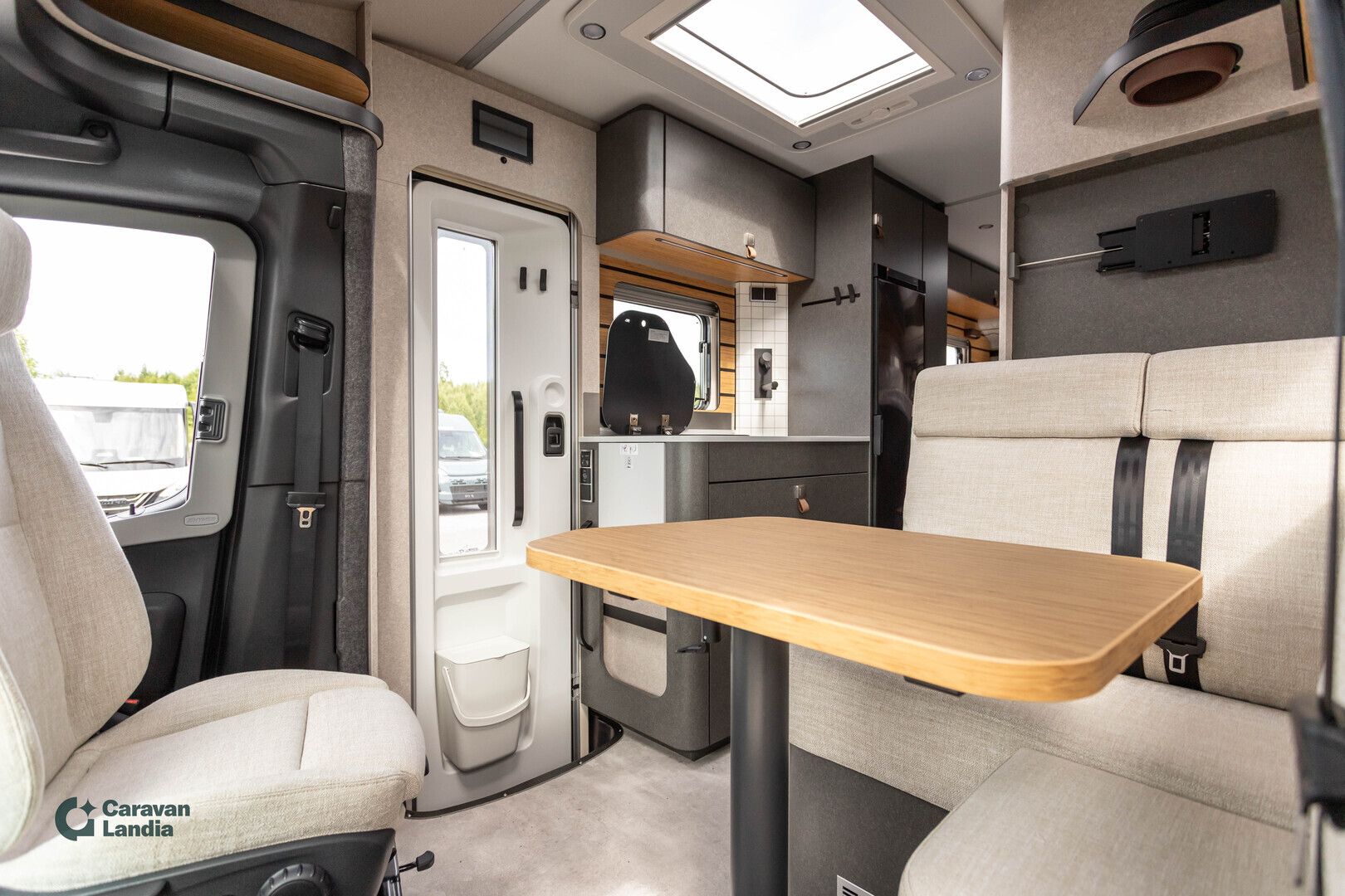Hymer ML-T 580 419 CDI 190hv ** HETI TOIMTUKSEEN, AUTOMAATTI, ERILLISVUOTEET, NELIVETO **, kuva 11