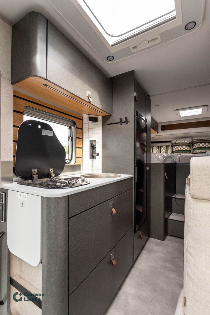 Hymer ML-T 580 419 CDI 190hv ** HETI TOIMTUKSEEN, AUTOMAATTI, ERILLISVUOTEET, NELIVETO **, kuva 13