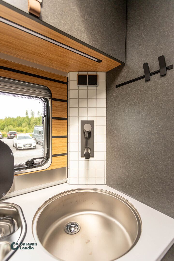 Hymer ML-T 580 419 CDI 190hv ** HETI TOIMTUKSEEN, AUTOMAATTI, ERILLISVUOTEET, NELIVETO **, kuva 16
