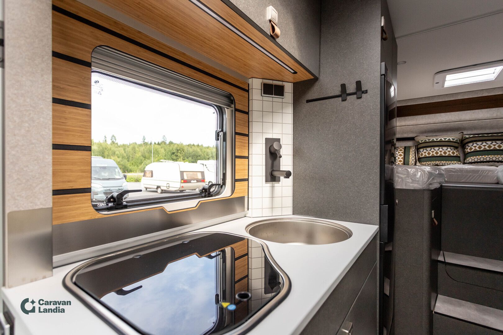 Hymer ML-T 580 419 CDI 190hv ** HETI TOIMTUKSEEN, AUTOMAATTI, ERILLISVUOTEET, NELIVETO **, kuva 17