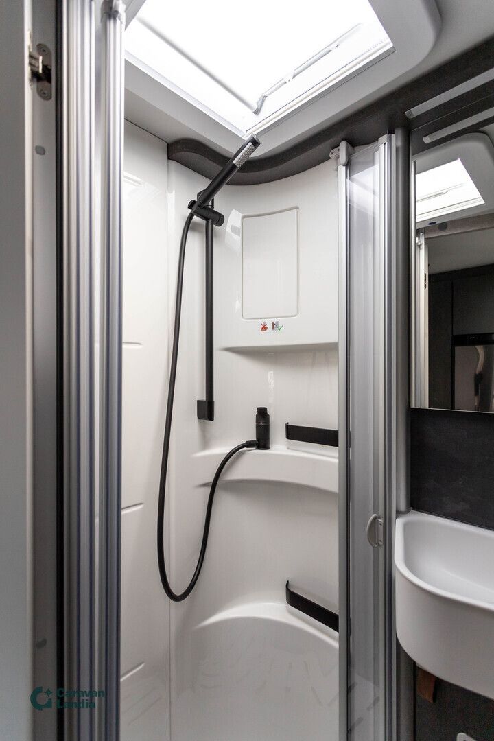 Hymer ML-T 580 419 CDI 190hv ** HETI TOIMTUKSEEN, AUTOMAATTI, ERILLISVUOTEET, NELIVETO **, kuva 20