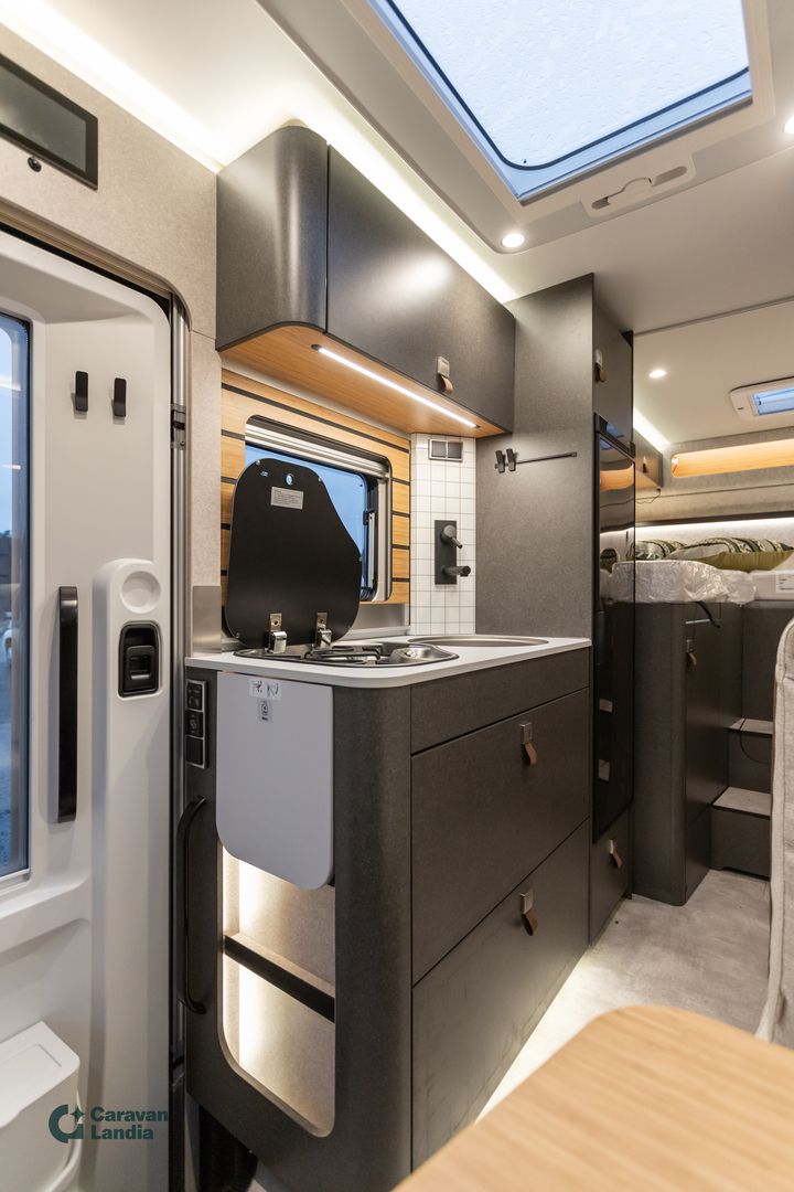 Hymer ML-T 570 Cross Over 419 CDI 190 hv **HETI TOIMITUKSEEN, ERILLISVUOTEET, NELIVETO**, kuva 10