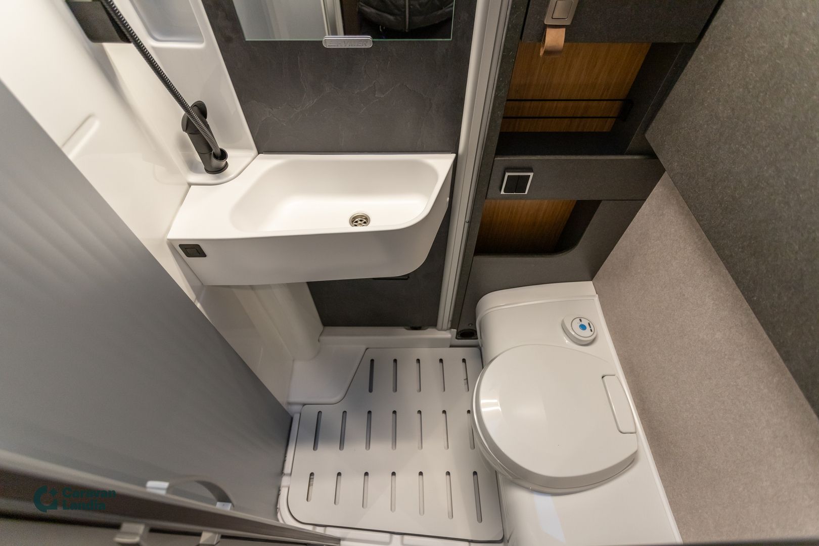 Hymer ML-T 570 Cross Over 419 CDI 190 hv **HETI TOIMITUKSEEN, ERILLISVUOTEET, NELIVETO**, kuva 13
