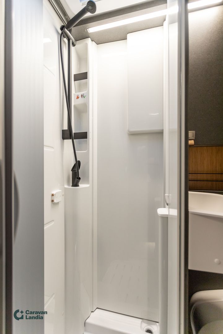 Hymer ML-T 570 Cross Over 419 CDI 190 hv **HETI TOIMITUKSEEN, ERILLISVUOTEET, NELIVETO**, kuva 14