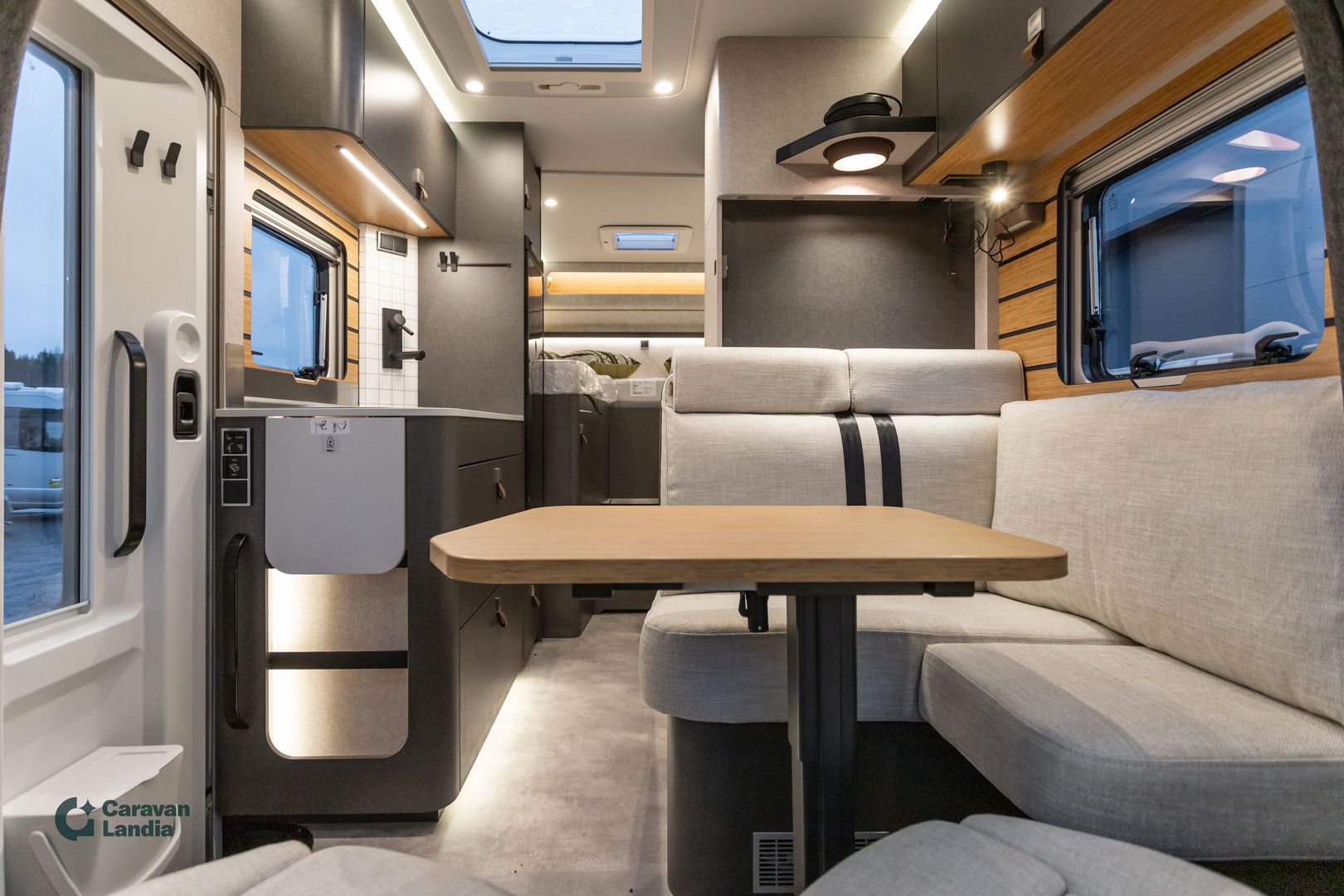 Hymer ML-T 570 Cross Over 419 CDI 190 hv **HETI TOIMITUKSEEN, ERILLISVUOTEET, NELIVETO**, kuva 8