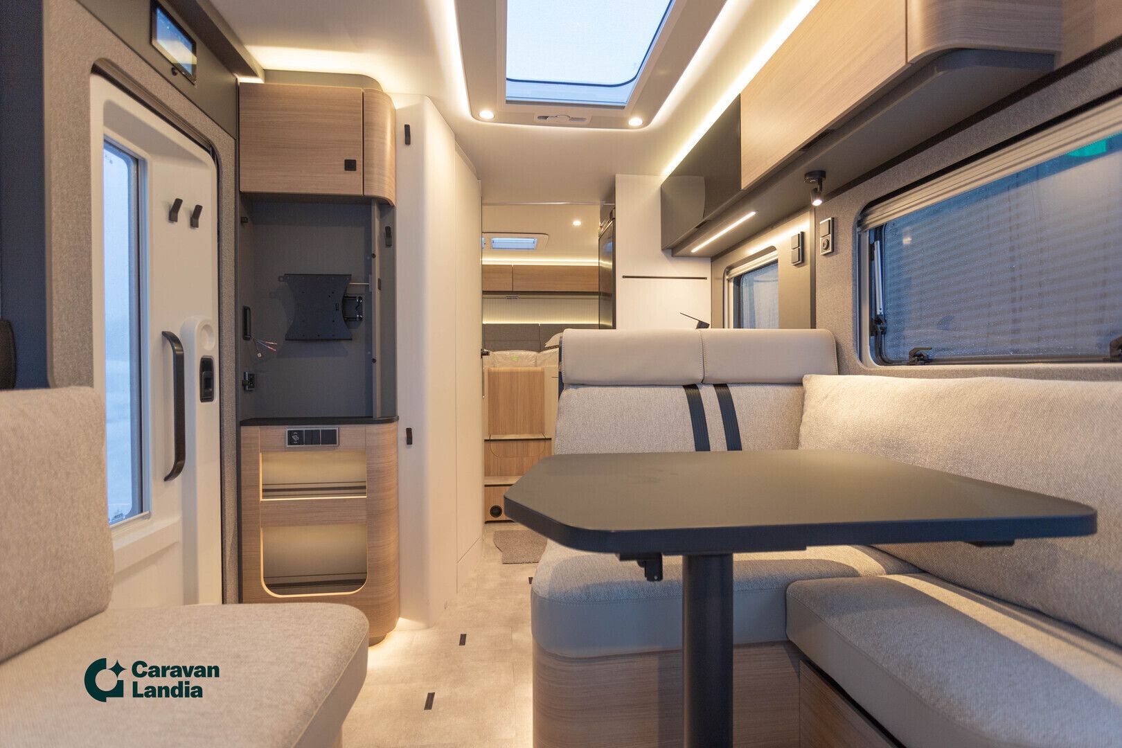 Hymer B-ModernComfort I 600 417 CDI 170hv ** ERILLISVUOTEET, TRUMA-DIESEL, HUBBET **, kuva 10