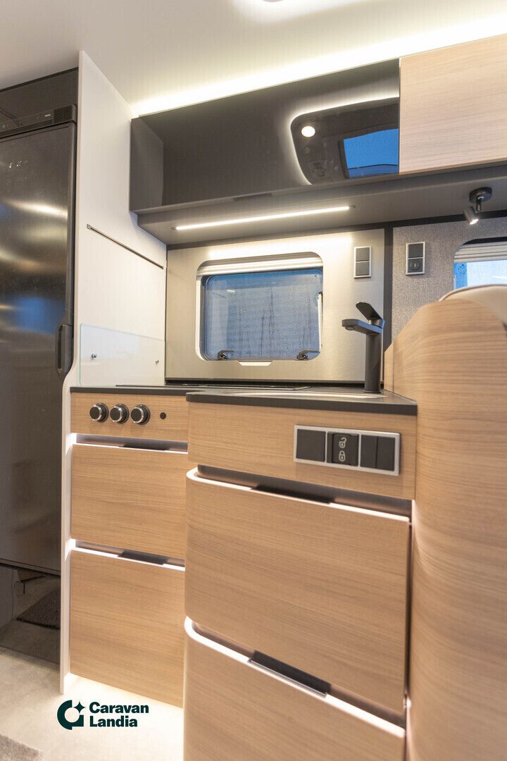 Hymer B-ModernComfort I 600 417 CDI 170hv ** ERILLISVUOTEET, TRUMA-DIESEL, HUBBET **, kuva 14