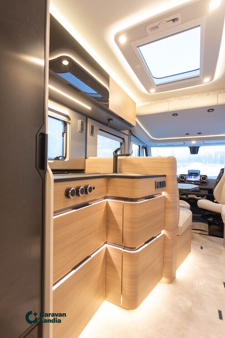 Hymer B-ModernComfort I 600 417 CDI 170hv ** ERILLISVUOTEET, TRUMA-DIESEL, HUBBET **, kuva 15