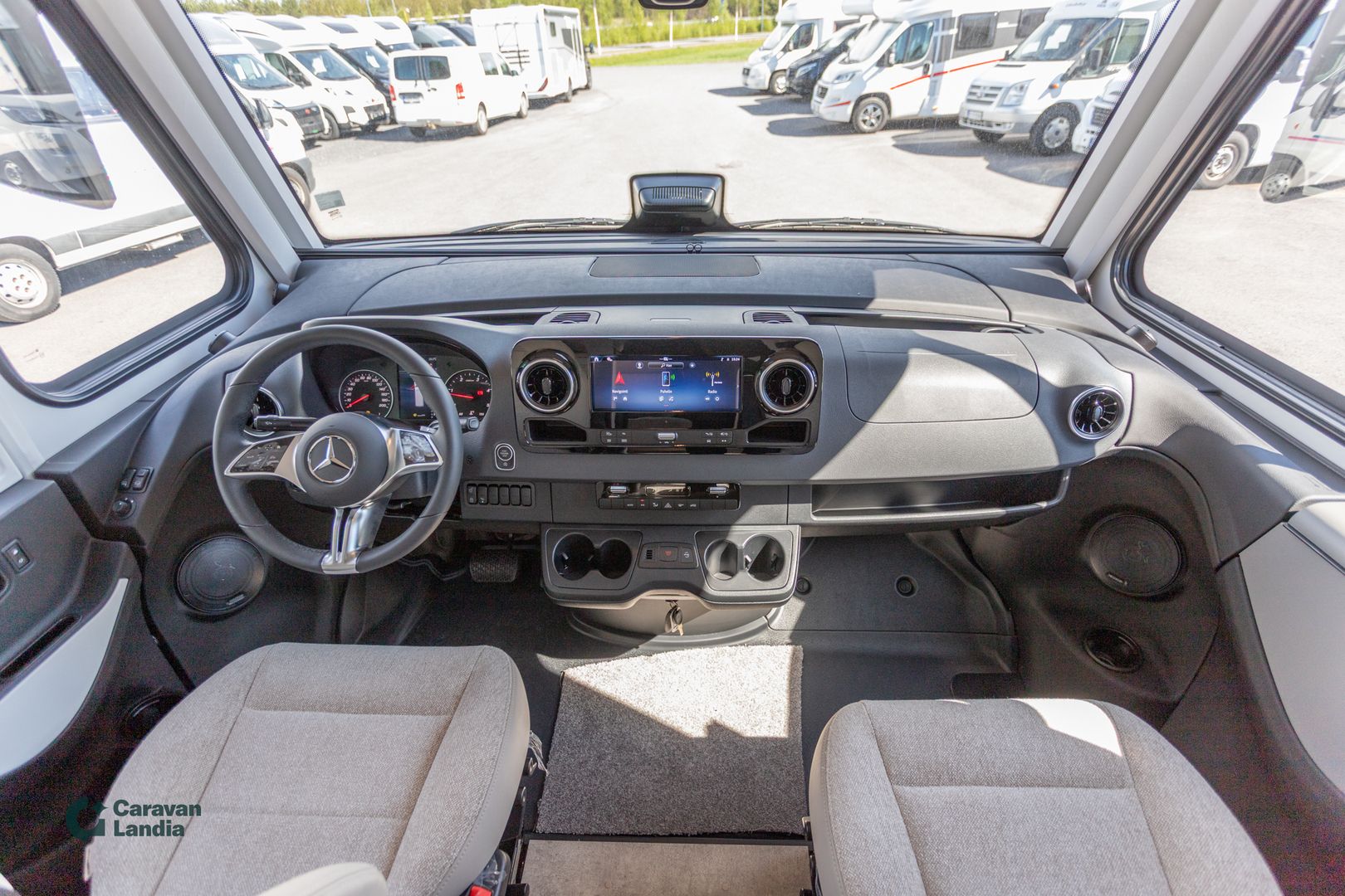Hymer B-ModernComfort I 600 417 CDI 170hv ** ERILLISVUOTEET, TRUMA-DIESEL, HUBBET **, kuva 6