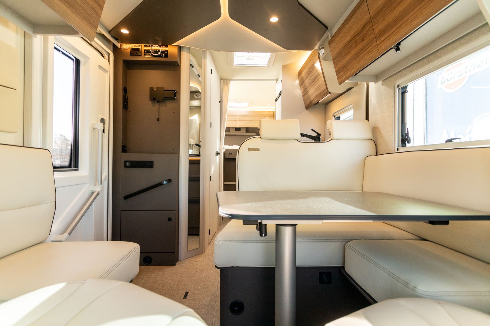 Burstner B66 Lyseo TD 690 G 2.2 MJET 140 hv ** HETI TOIMITUKSEEN, HUIPPU UUTUUS, HUBBET, ERILLISVUOTEET**, kuva 9