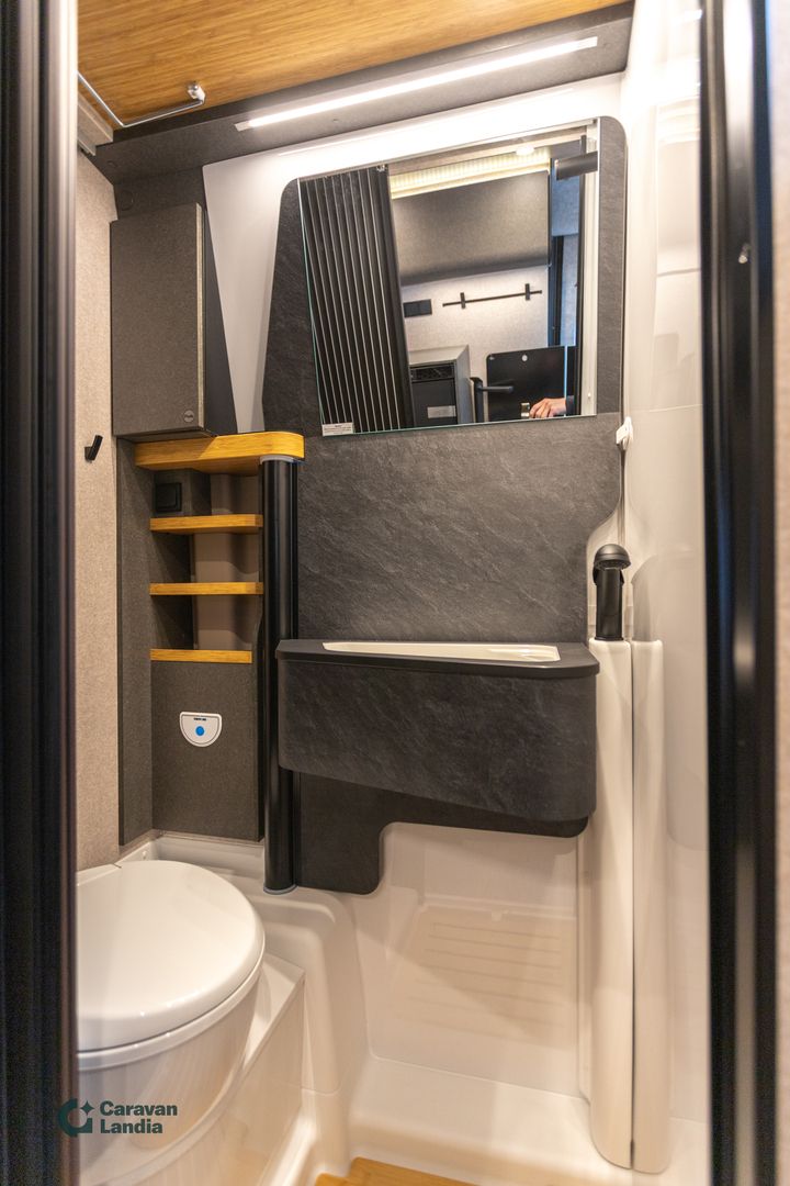Hymer Redwood 601 2.2 Mjet 140hv ** HETI TOIMITUKSEEN, AUTOMAATTI, NOSTOKATTO, TRUMA-DIESEL **, kuva 17