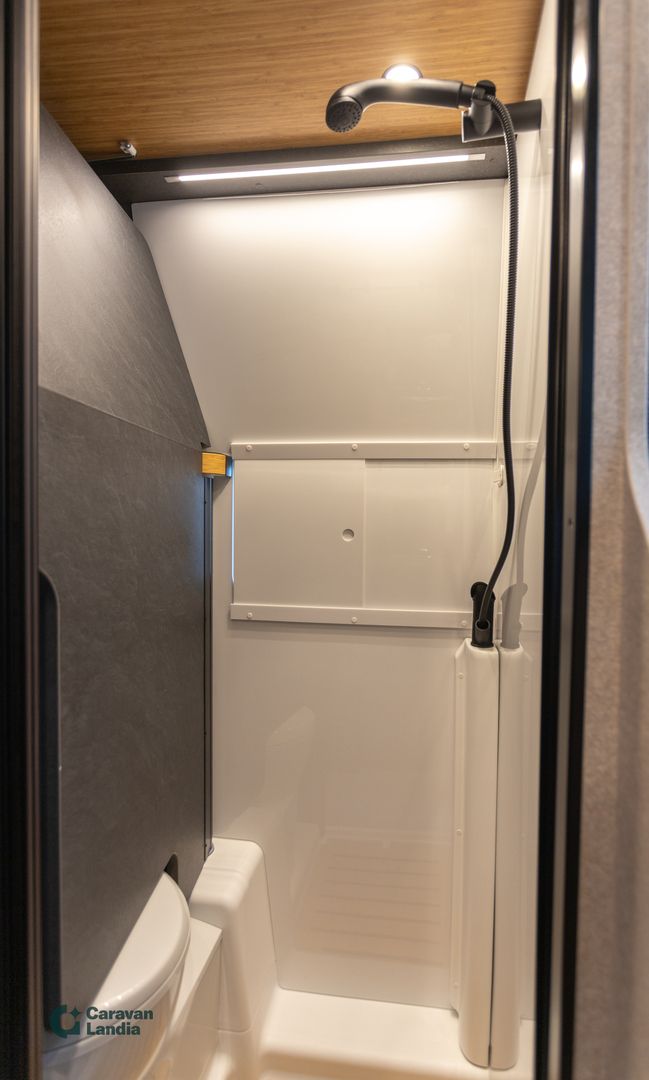 Hymer Redwood 601 2.2 Mjet 140hv ** HETI TOIMITUKSEEN, AUTOMAATTI, NOSTOKATTO, TRUMA-DIESEL **, kuva 18