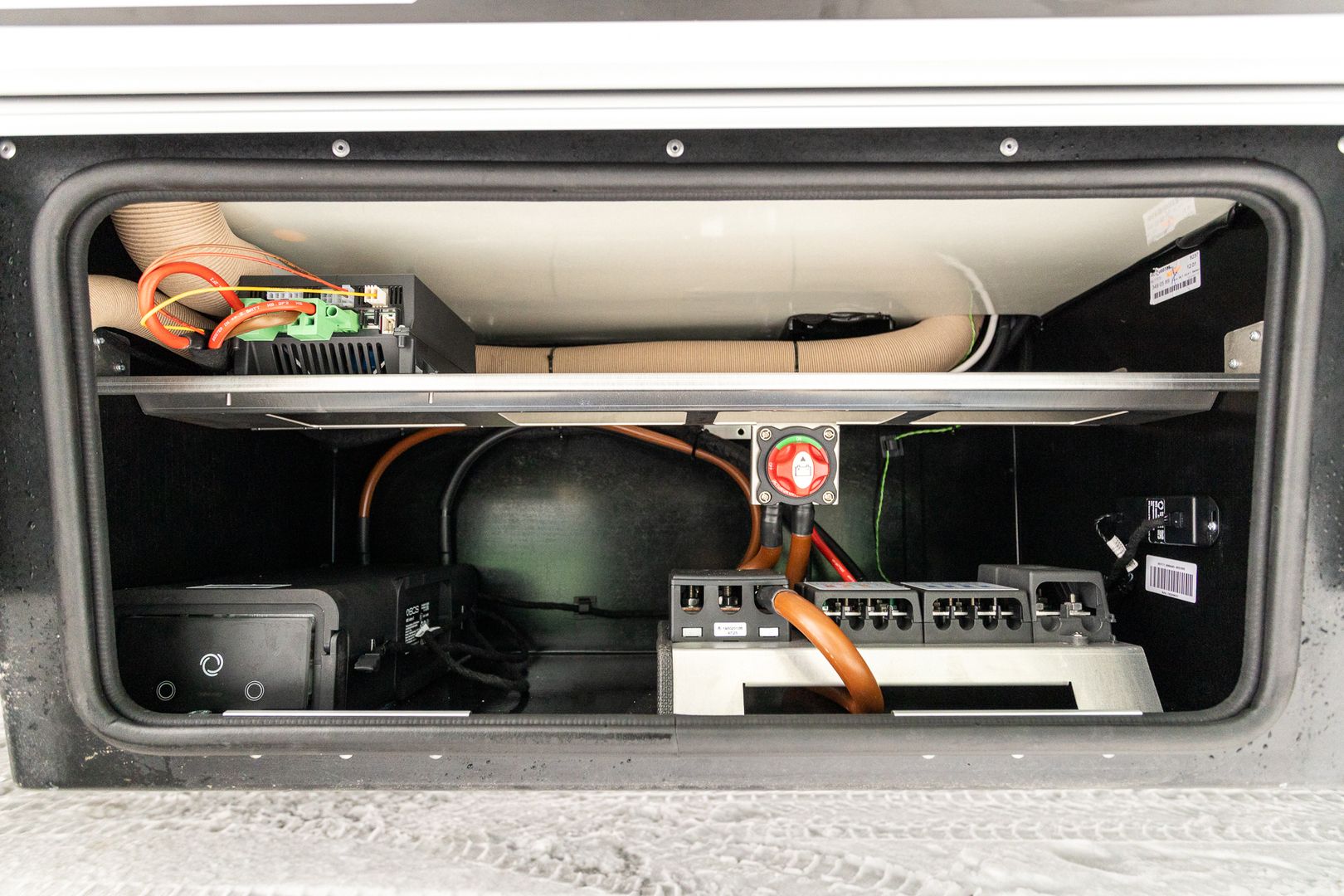Hymer ML-T 570 Xperience 417 CDI 170 hv ** JUURI SAAPUNUT, HUIPPUVARUSTELU, ERILLISVUOTEET, TRUMA-DIESEL, TALVIPAKETTI **, kuva 35