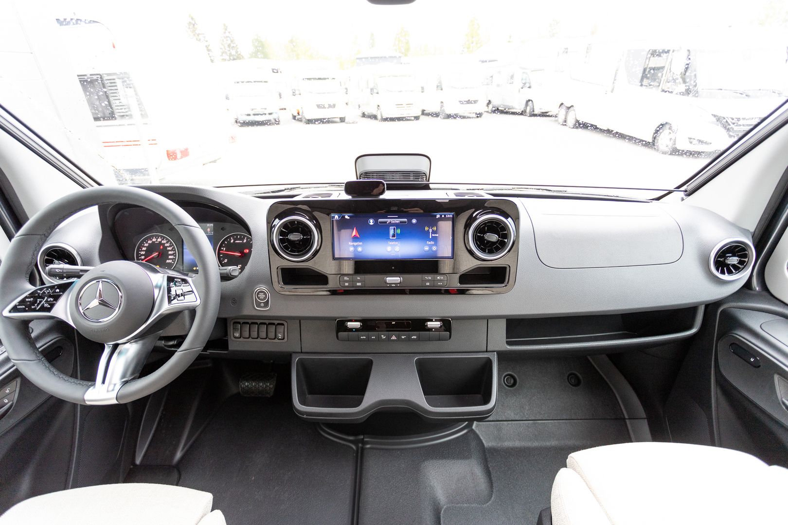 Hymer ML-T 570 Xperience 417 CDI 170 hv ** JUURI SAAPUNUT, HUIPPUVARUSTELU, ERILLISVUOTEET, TRUMA-DIESEL, TALVIPAKETTI **, kuva 6