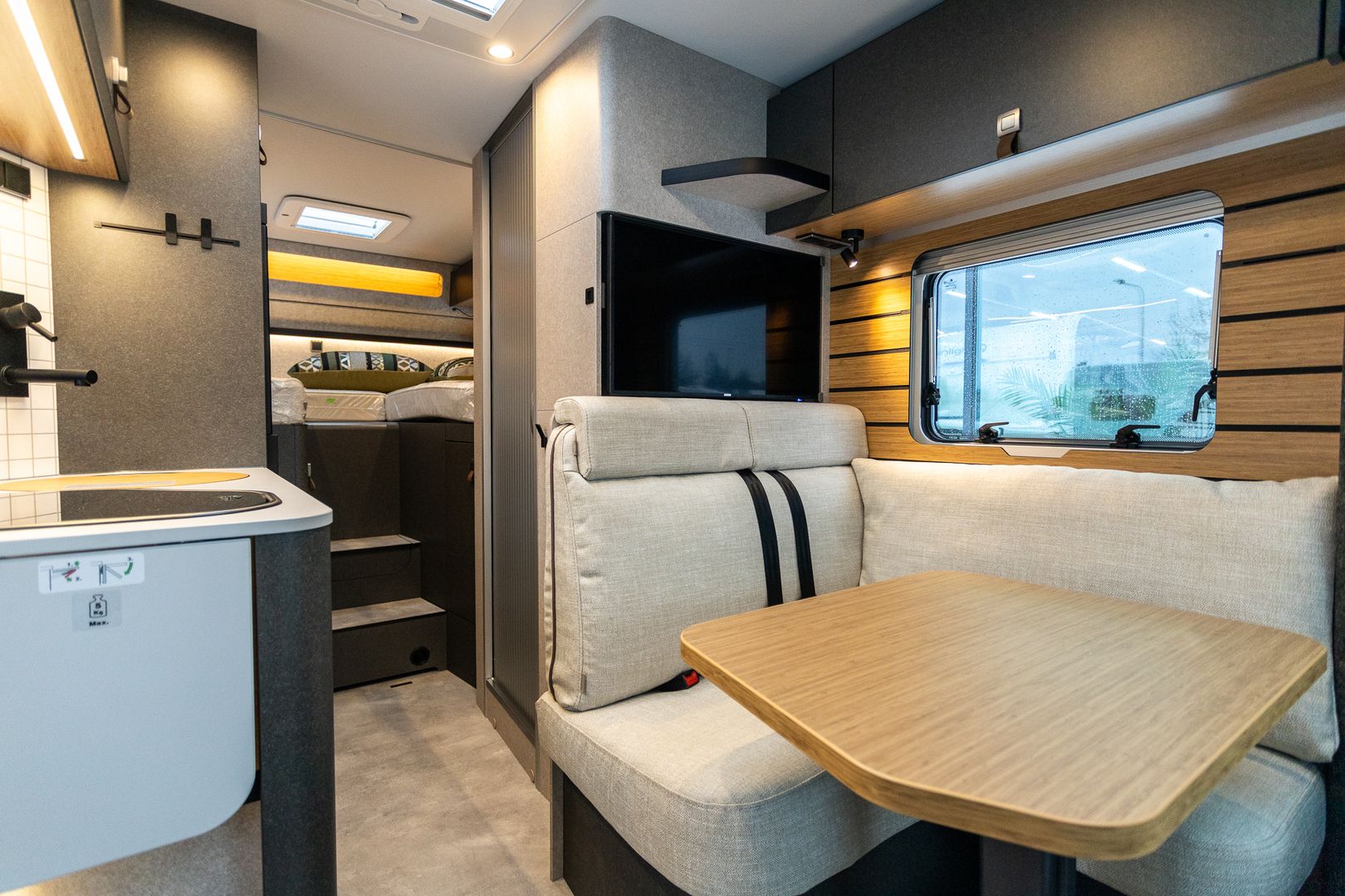 Hymer ML-T 570 Xperience 417 CDI 170 hv ** JUURI SAAPUNUT, HUIPPUVARUSTELU, ERILLISVUOTEET, TRUMA-DIESEL, TALVIPAKETTI **, kuva 9