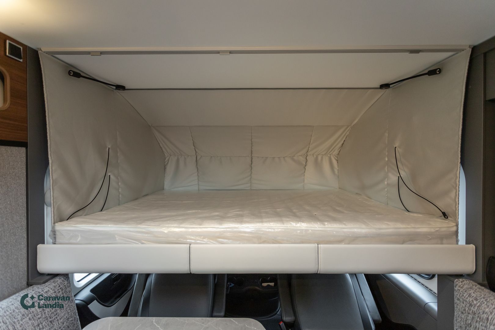 Hymer B-ModernComfort I 680 417 CDI 170hv ** HETI TOIMITUKSEEN, ERILLISVUOTEET, HUBBET, TRUMA, NAHKASISUSTA **, kuva 18