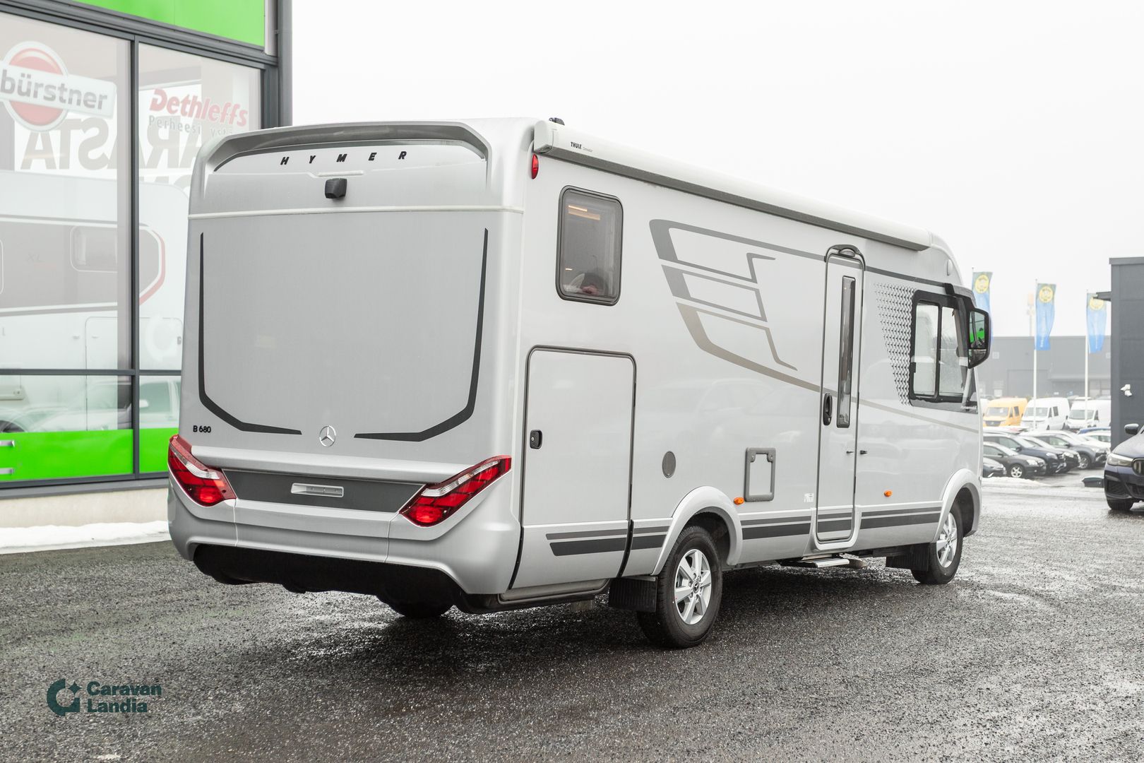 Hymer B-ModernComfort I 680 417 CDI 170hv ** HETI TOIMITUKSEEN, ERILLISVUOTEET, HUBBET, TRUMA, NAHKASISUSTA **, kuva 3