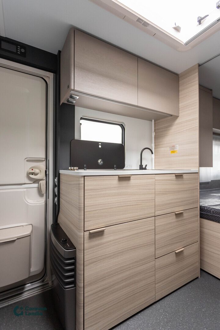 Adria Altea 502 UL 60Y Edition ** HETI TOIMITUKSEEN, HUIPPUTYYLIKÄS, LATTIALÄMMITYS, ERILLISVUOTEET **, kuva 10