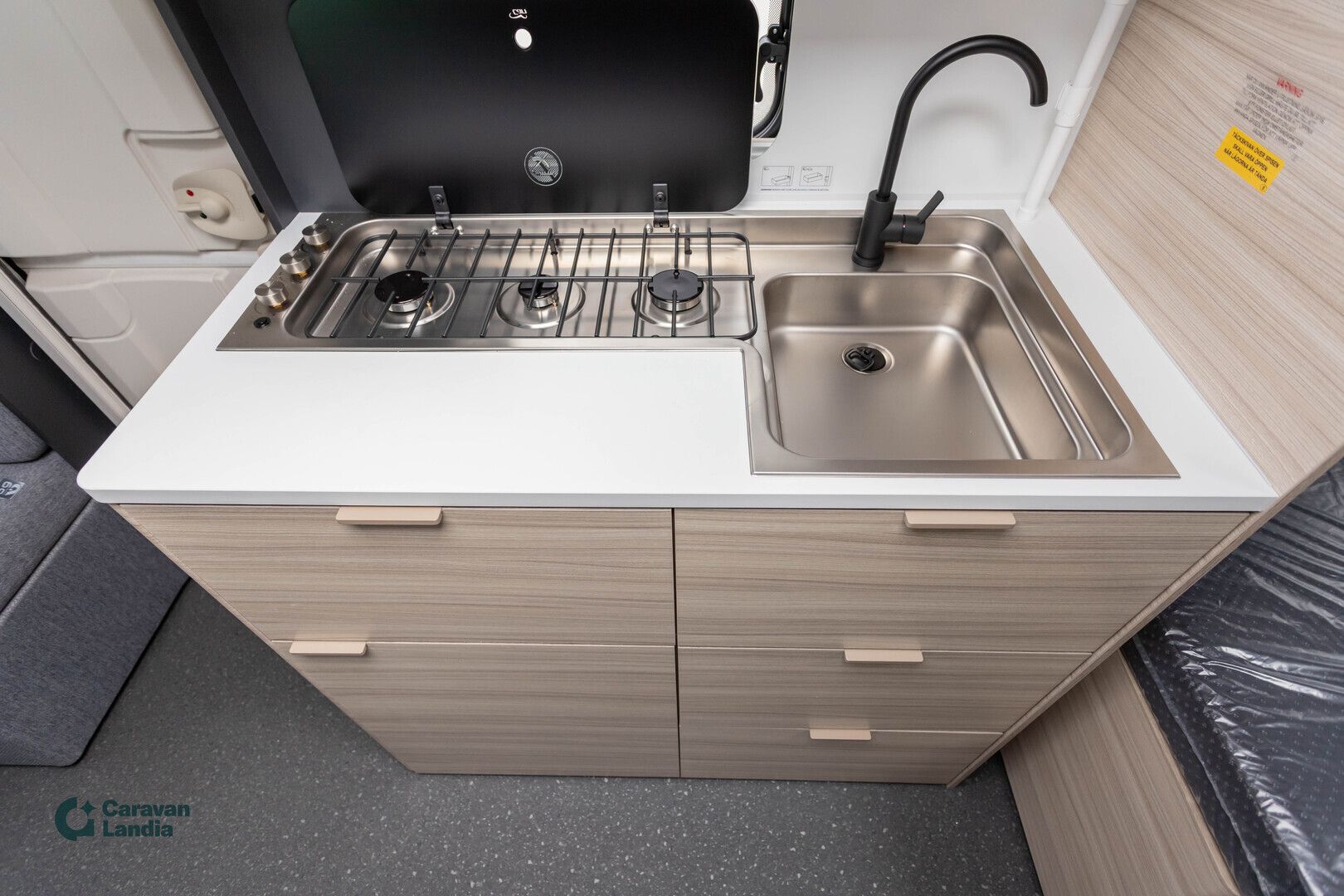 Adria Altea 502 UL 60Y Edition ** HETI TOIMITUKSEEN, HUIPPUTYYLIKÄS, LATTIALÄMMITYS, ERILLISVUOTEET **, kuva 11