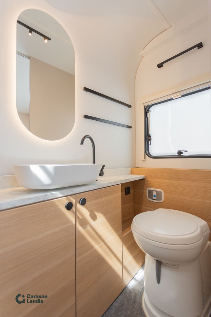 Adria Adora 613 UT ** HETI TOIMITUKSEEN, PLUSPAKETTI, ALDE, LATTIALÄMMITYS **, kuva 13