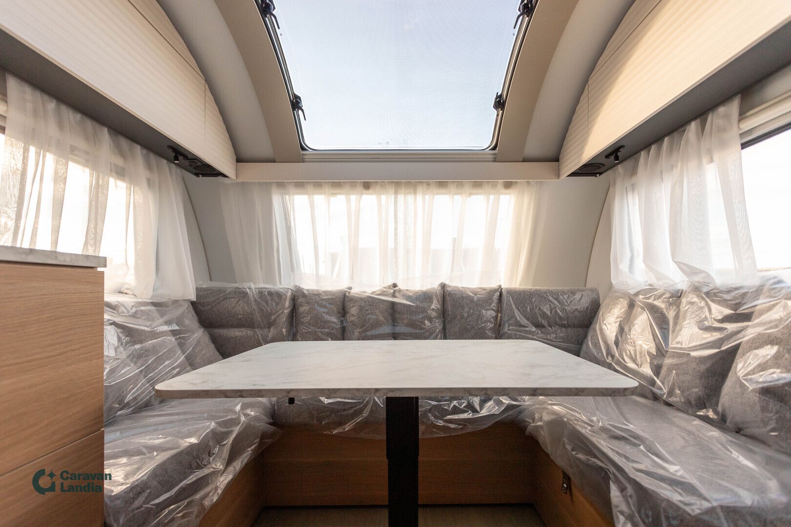 Adria Adora 613 UT ** HETI TOIMITUKSEEN, PLUSPAKETTI, ALDE, LATTIALÄMMITYS **, kuva 9