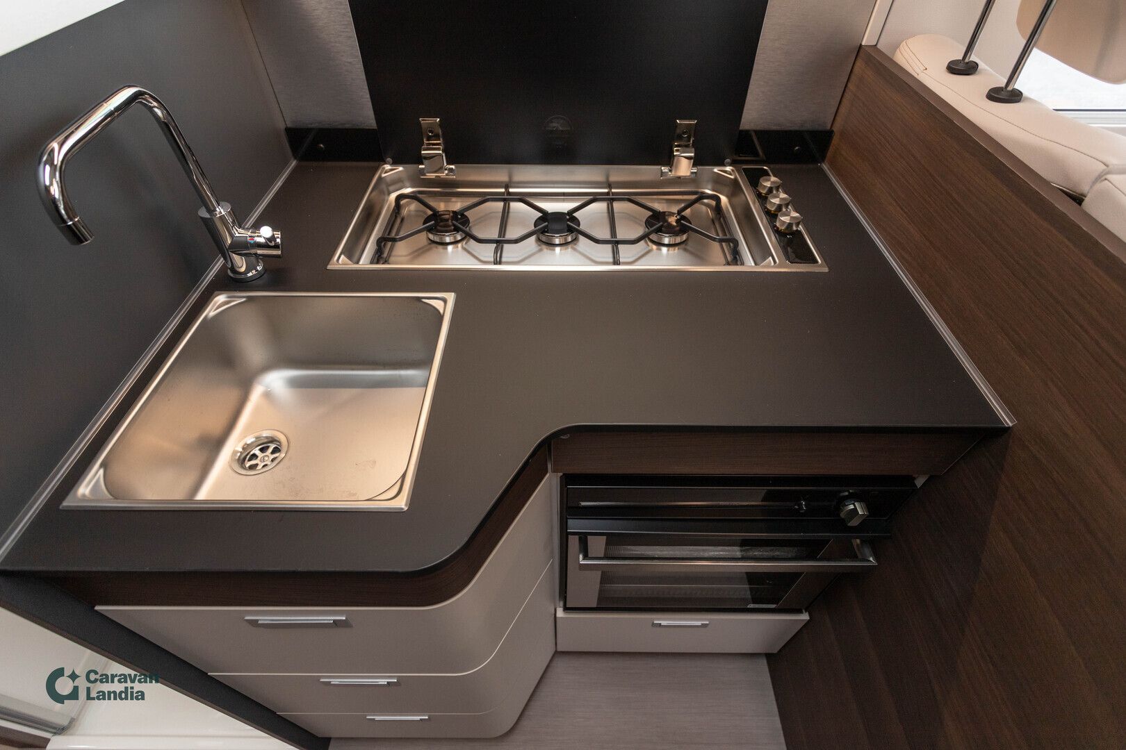 Adria Matrix Supreme 670 SC C-edition 2.2 Mjet 140hv ** HETI TOIMITUKSEEN, C-EDITION ERIKOISMALLI, AUTOMAATTI, ALDE **, kuva 12